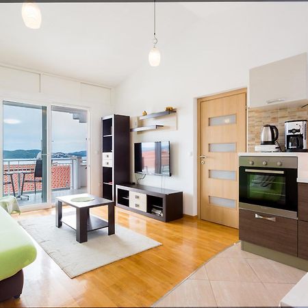 Apartment Mia - Spacious Apartment On 85 M2 With Beautiful Sea View Trogir Exteriér fotografie