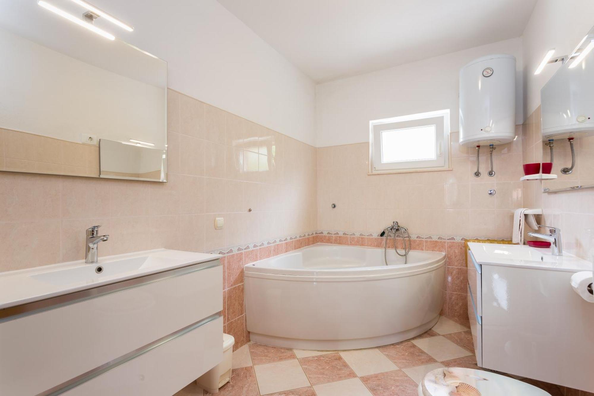Apartment Mia - Spacious Apartment On 85 M2 With Beautiful Sea View Trogir Exteriér fotografie